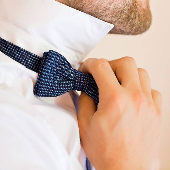 The bow tie of the bridegroom