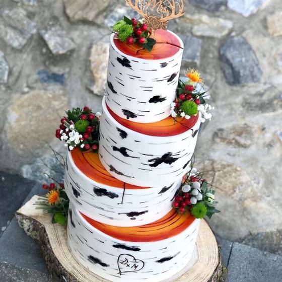 Wooden wedding cake (c) Tortenschmiede